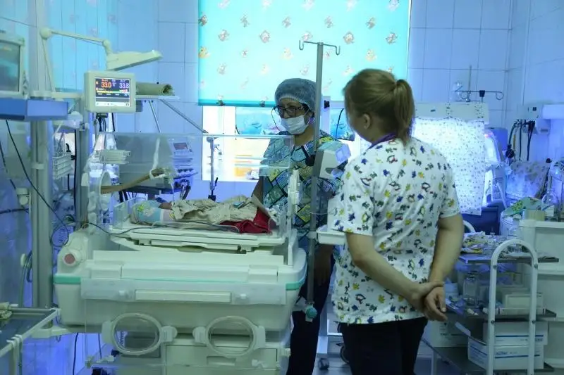Qaraǵandyda jańa týǵan nárestege kúrdeli ota jasaldy