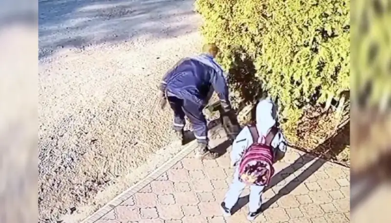 Tarazda balanyń kózinshe ıt atty degen qyzmetkerdiń  basy daýǵa qaldy