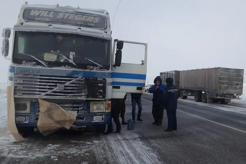 БҚО-да шетел азаматы жүк көлігімен трассада қалып қойды