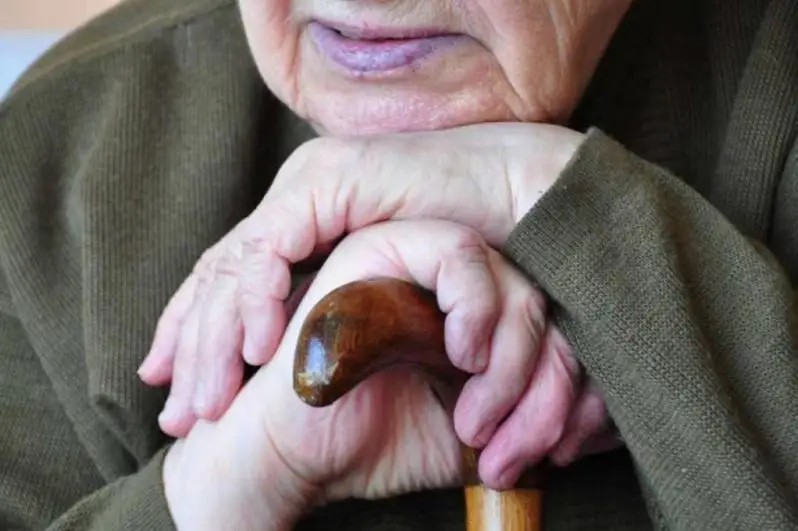 Aqtaýda 83 jastaǵy qarııa vaktsına alǵannan  keıingi jaǵdaıy týraly aıtty
