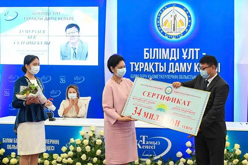 Qyzylordada eń úzdik mektepke 34 mln teńge tabystaldy