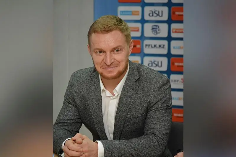 «Oqjetpes» FK basshylyǵy  Andreı Karpovıchpen kelisim merzimin uzartty
