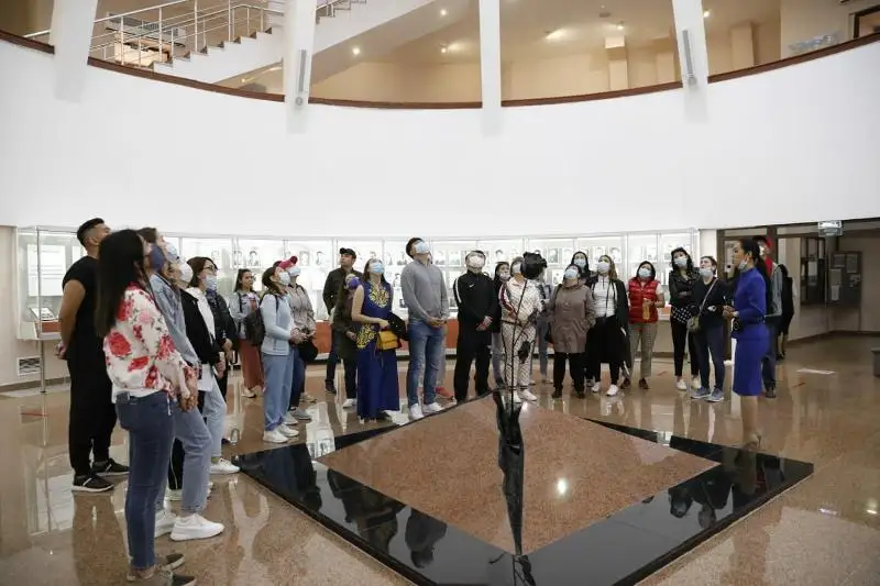 Aqparat jáne qoǵamdyq damý mınıstrliginiń ujymy «ALJIR» murajaıyn aralady