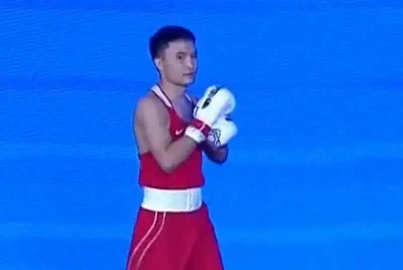 Боксер Санатали Тольтаев проиграл сопернику на чемпионате мира в Ташкенте