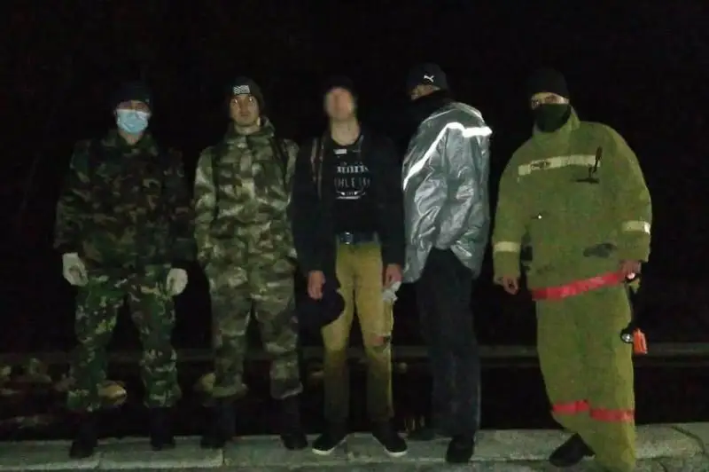 Shyǵys Qazaqstanda eki jigit taýda adasyp ketken