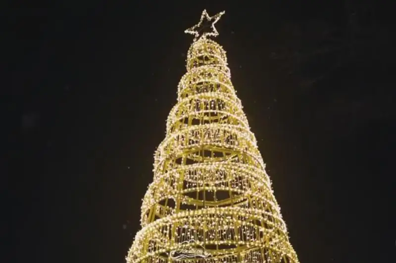 Главную елку зажгли в Усть-Каменогорске