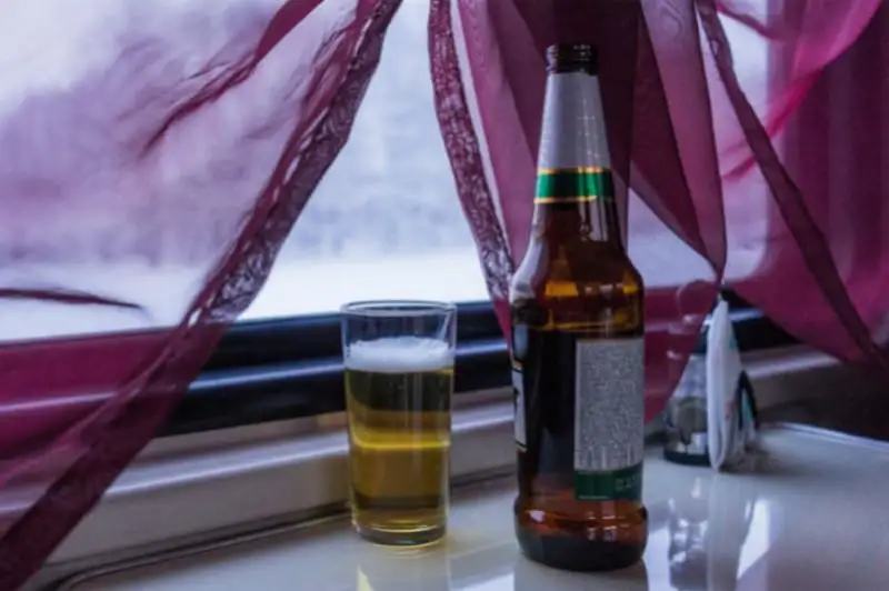 Іshimdik iship, eldiń mazasyn alǵan úsh jolaýshy poıyzdan túsirildi