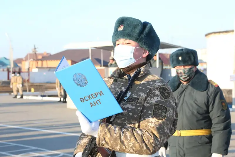 Атырауда Тұңғыш Президент күні жас сарбаздар ант берді