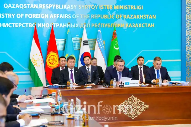 Koreıa kompanııalary saýda saıasatynan óńirde bolý saıasatyna kóshýi tıis -  Tileýberdi
