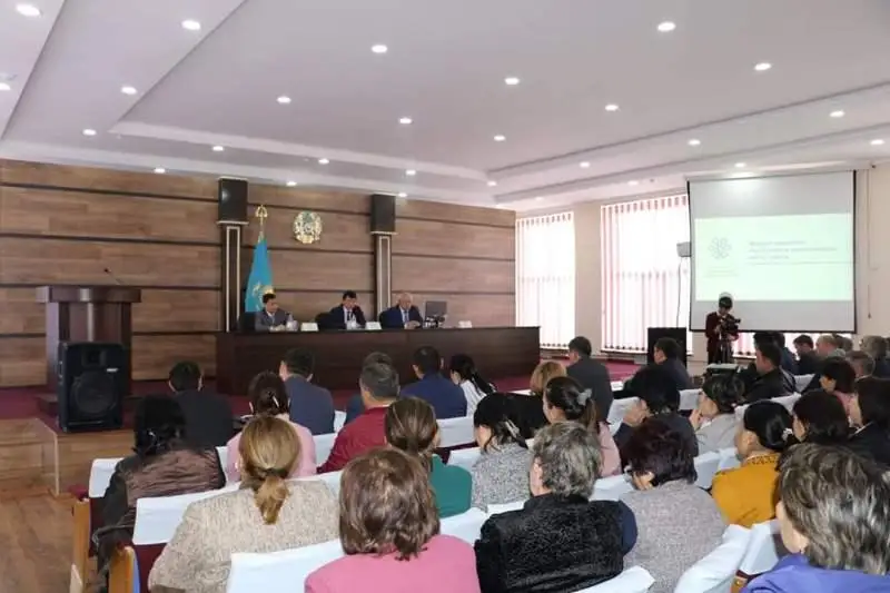 Túlkibasta mindetti áleýmettik medıtsınalyq saqtandyrý sharttary túsindirildi