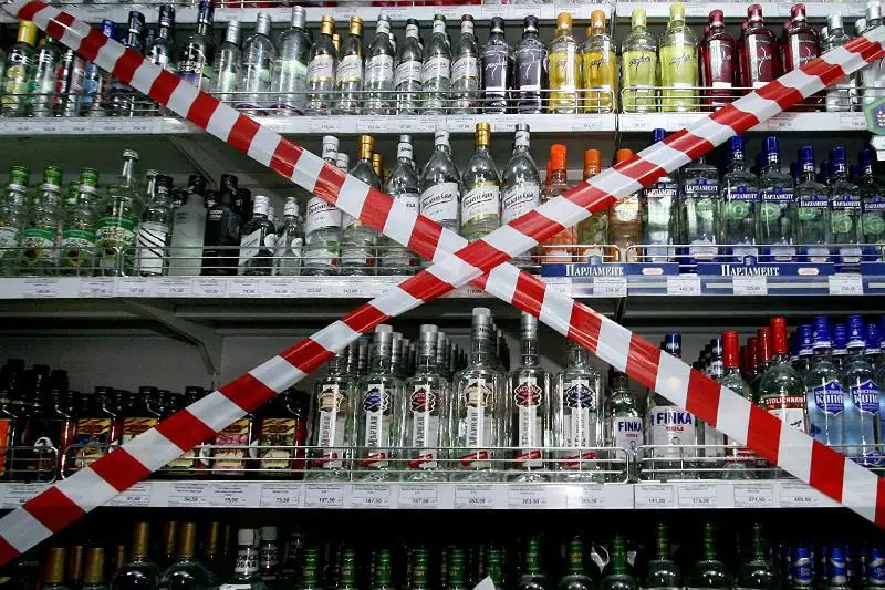 Bishkek komendatýrasy mıtıng pen alkogolge tyıym saldy