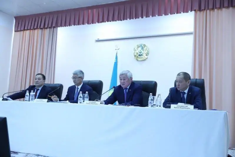 Berdibek Saparbaev Jańaózen turǵyndarymen kezdesti