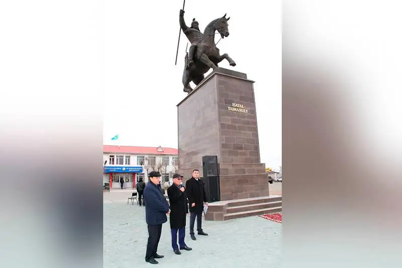 Atyraý oblysynda Isataı Taımanulyna eskertkish ornatyldy