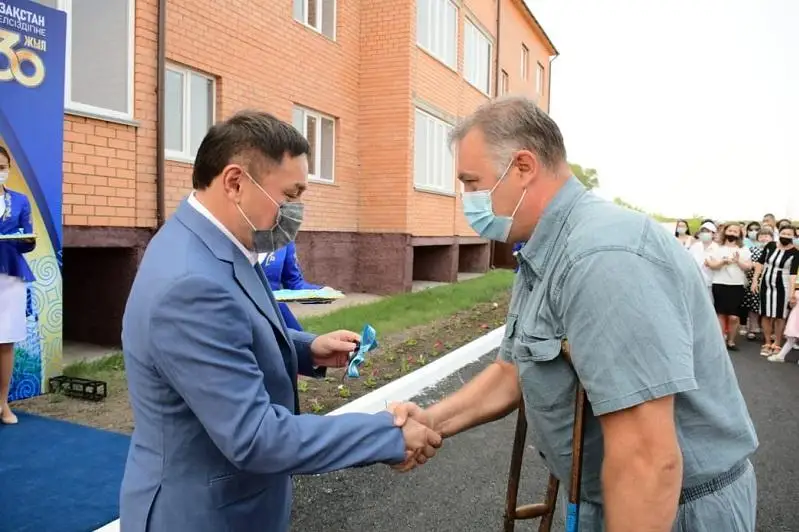 Zerendi aýdanynda 36 páterli úı men jańa kópir paıdalanýǵa berildi