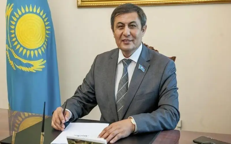 Информацию об усыновленных иностранцами детях из Казахстана потребовал сенатор