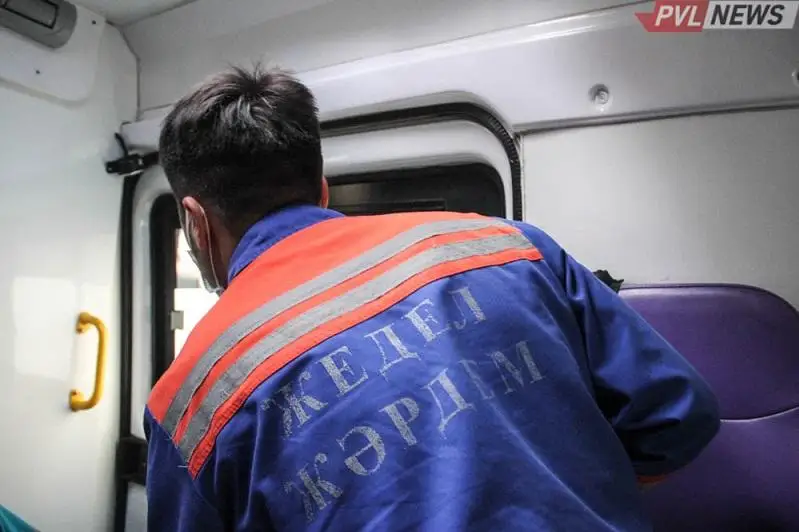 Ekibastuzda segiz jasar qyz abaısyzda akkýmýlıator qyshqylyn iship qoıdy