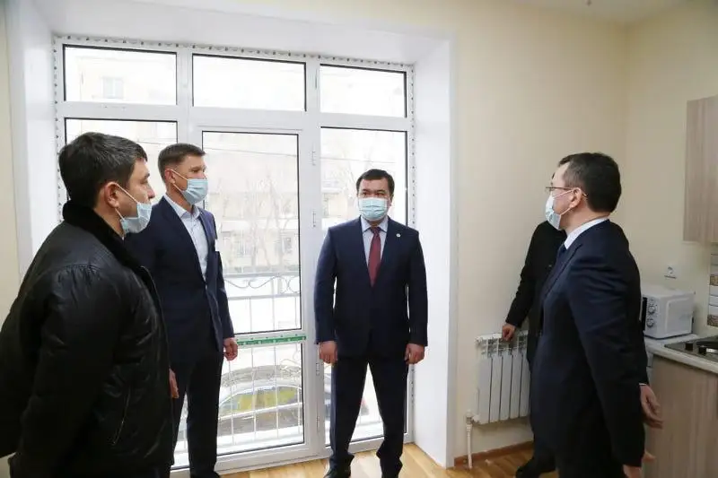 Qaraǵandynyń jas dárigerleri páter aldy