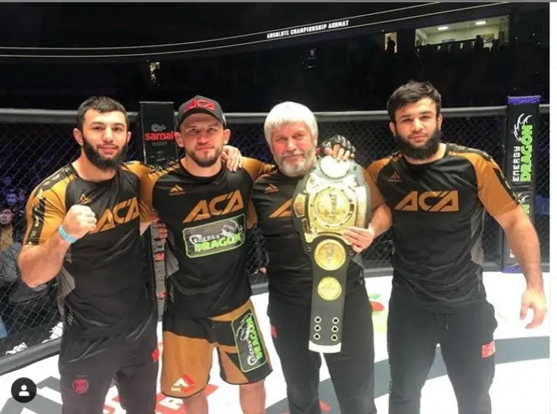 Reseılik sportshy chempıondyq belbeýin qazaq halqyna tartý etti
