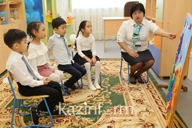 Aımaǵambetov: Qazaq tilin ultaralyq tilge aınaldyrýdy balabaqsha men mektepten bastaımyz