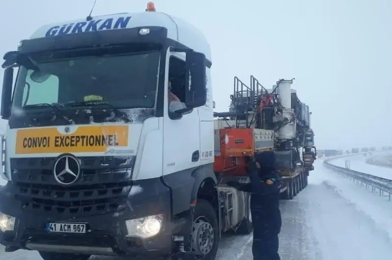 Жамбыл мен Түркістан шекарасындағы жолда 100-ге жуық жүк көлігі өте алмай тұр