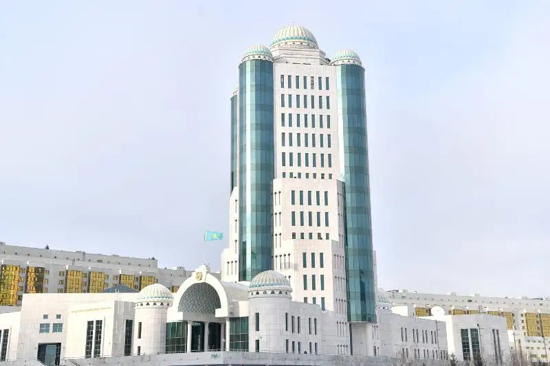Senat EAEO Kedendik tarıfteri týraly zań jobasyn qaraıdy