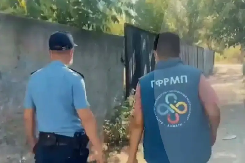 Almatyda 150-ge jýyq esirtkini nasıhattaıtyn graffıtı boıaldy