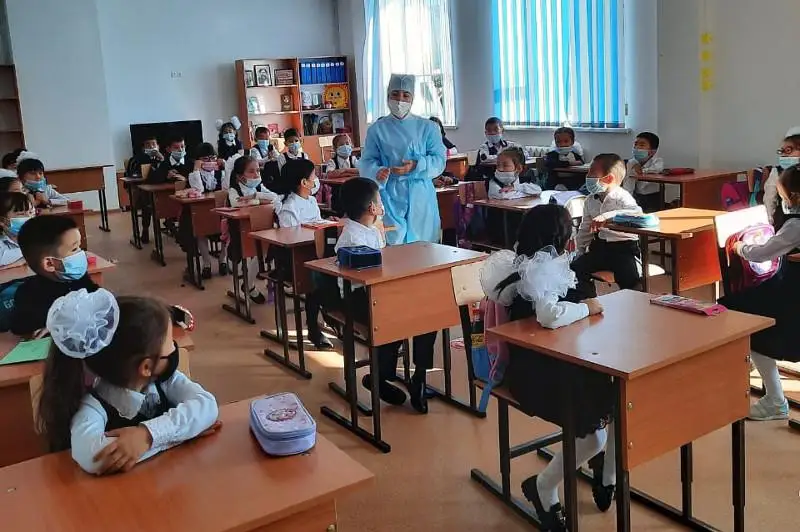 Astanalyq oqýshylarǵa karantın sharalary túsindirildi