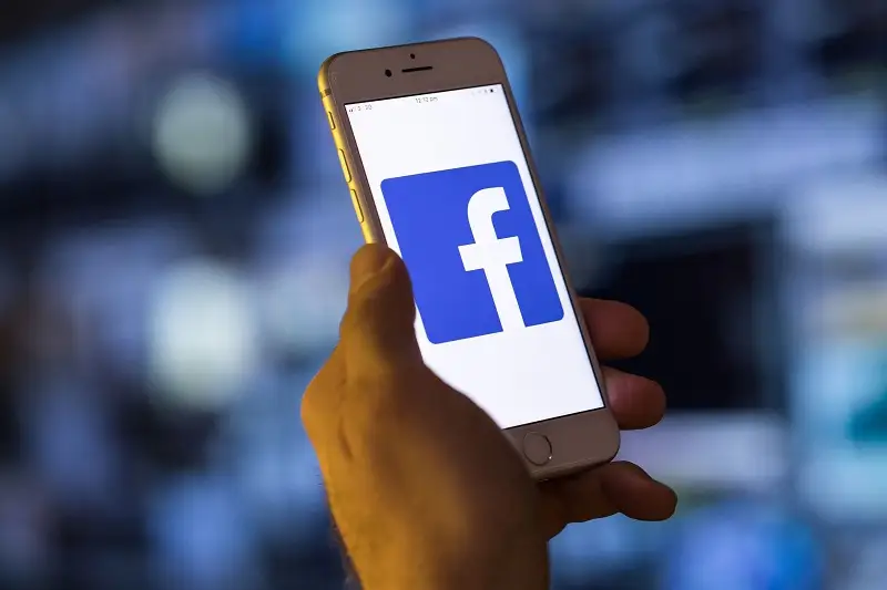 Facebook Holokostty moıyndamaıtyn mátinge tyıym salatyn jańa erejeler engizedi