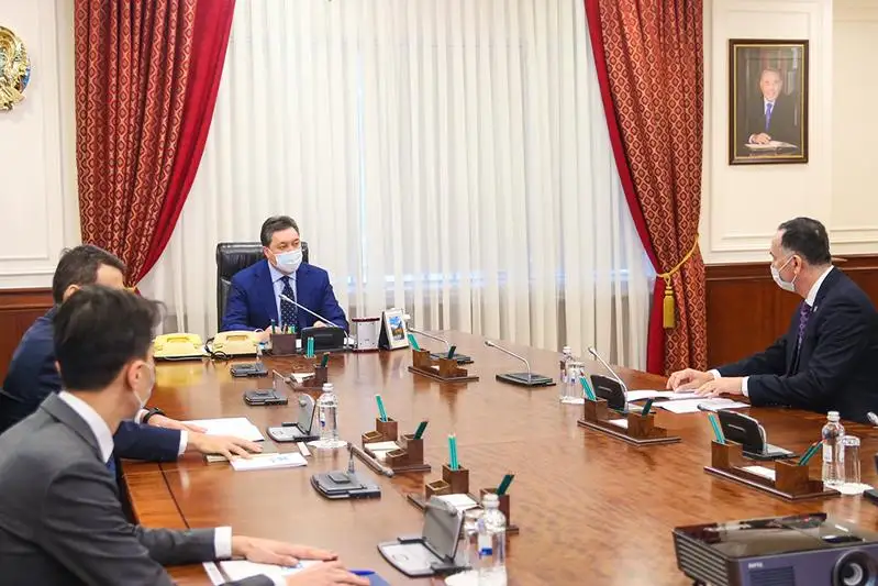 Asqar Mamın Azııa damý bankiniń Qazaqstandaǵy jańa dırektoryn qabyldady