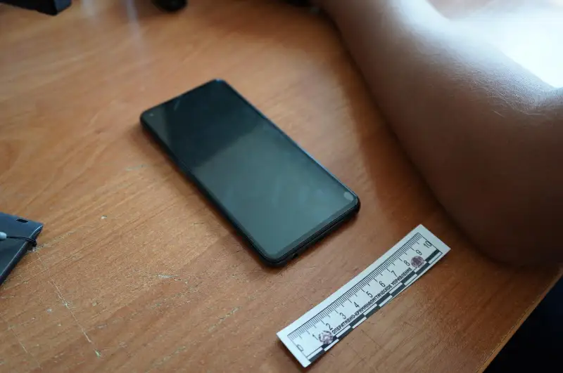 Petropavlda jigit tanysýdan bas tartqan boıjetkenniń telefonyn tartyp alǵan