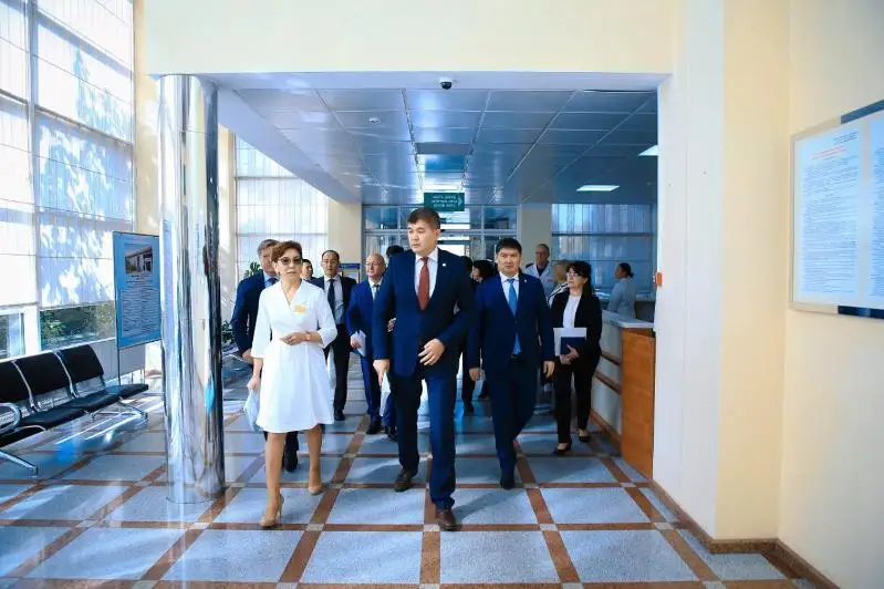 Dárigerler men medbıkelerdiń jalaqysy 30 paıyzǵa deıin kóteriledi – Eljan Birtanov
