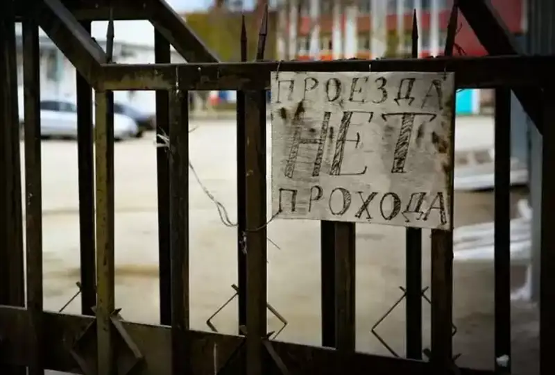 Это общая территория: в Актобе снесут незаконные внутриквартальные ограждения в центре города