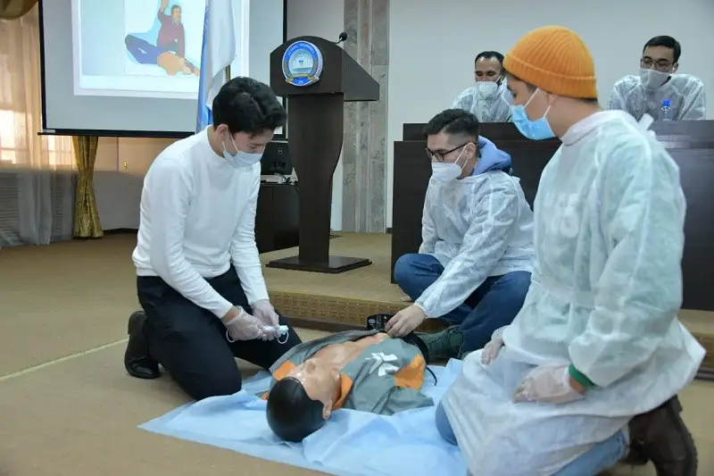 Astanada 90 medıtsınalyq volonterdi oqytý aıaqtaldy