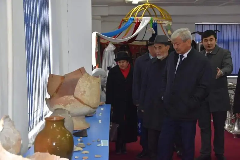 Жетісай ауданының әкімі Шаблан Ділдәбеков ауылының тұрғындарымен кездесті