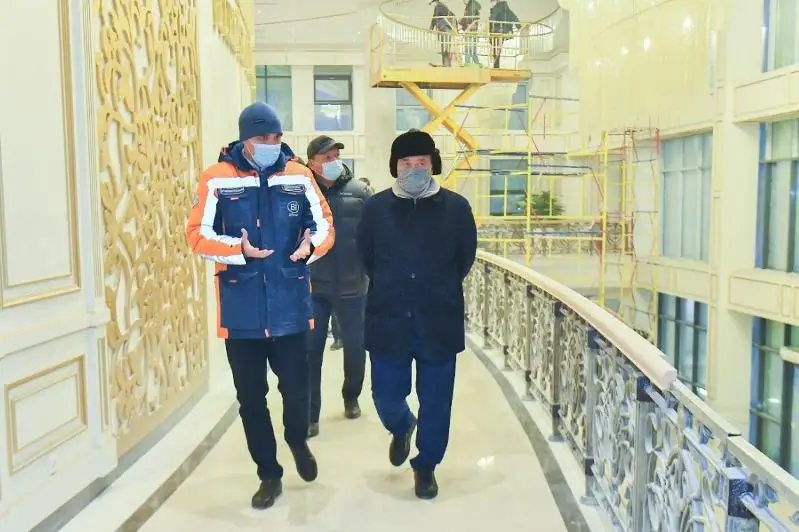Ómirzaq Shókeev Túrkistannyń rýhanı ortalyǵynda salynyp jatqan nysandardy aralady