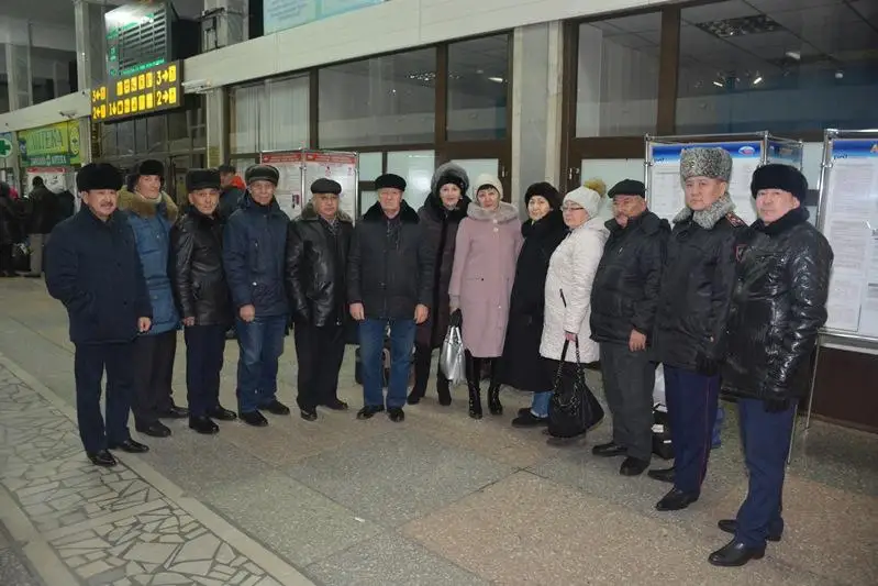 Tuńǵysh Prezıdent kúni qarsańynda polıtsııa ardagerlerine tosyn syı jasaldy – SQO
