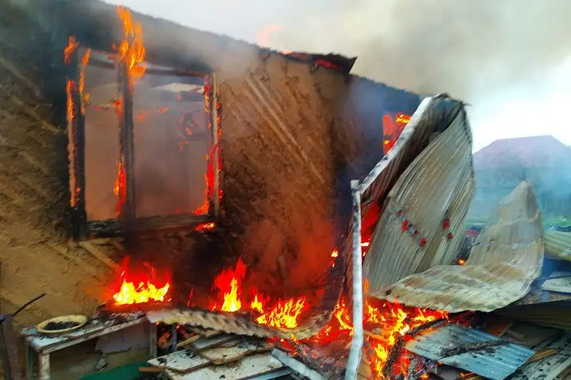 Оралда тұрғын үй өртеніп, 83 жастағы кейуана ауруханаға жатқызылды
