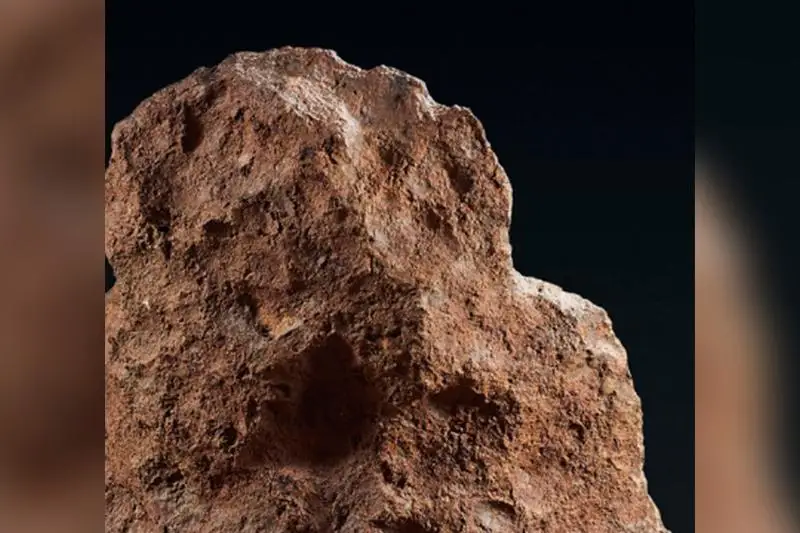 Parıjde salmaǵy 364 keli meteorıt aýktsıonǵa qoıyldy