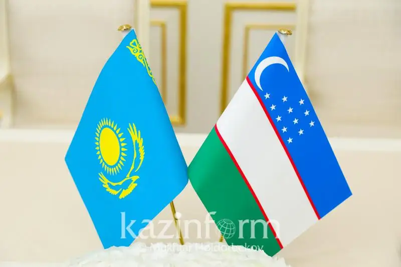 Qazaqstan men Ózbekstan sý tasqynynan búlingen shekaradaǵy baǵanalardy jóndeýde