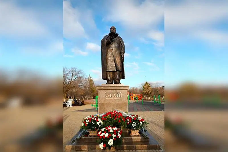 Ақтөбеде Абайдың еңселі ескерткіші бой көтерді
