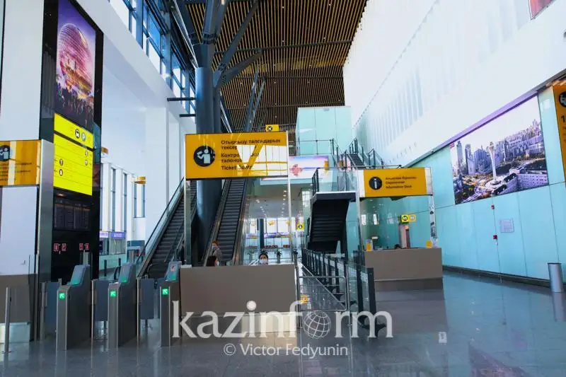 «Nur-Sultan-Taraz» áýe reısinde mas jolaýshy ekıpaj múshelerin balaǵattaǵan