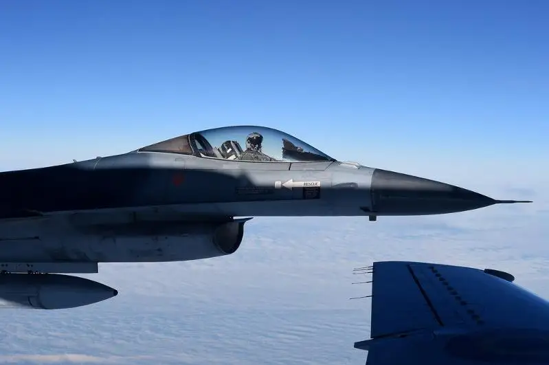 Belgııada qonǵaly jatqan F-16 ushqyshynyń kózine lazer sáýlesin túsirgen
