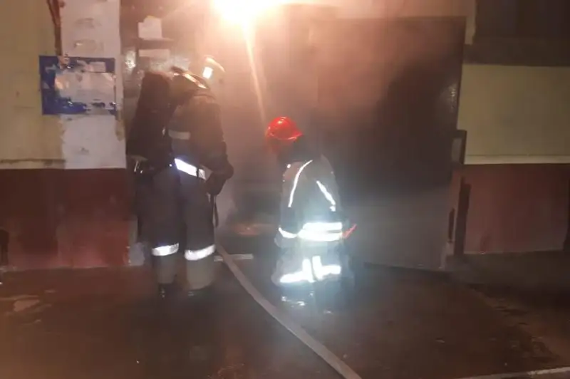 Atyraýda órt sóndirýshiler 38 adamdy qutqardy
