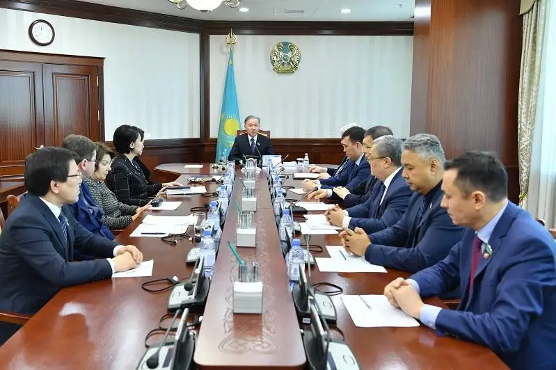 Мәжіліс депутаттары ұшақ апатынан қаза тапқандардың жақындарына көңіл айтты