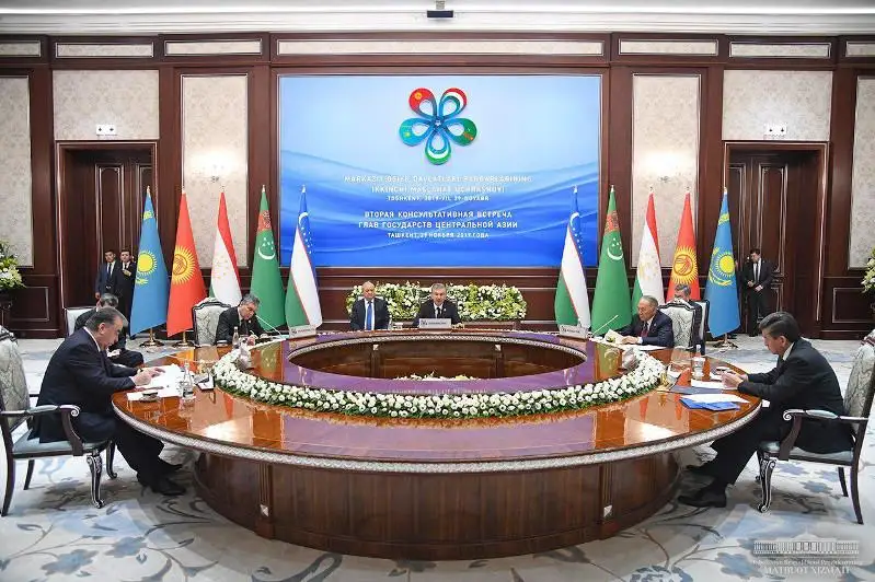 Ortalyq Azııa elderiniń prezıdentteri Ózbekstan basshysynyń qabyldaý sharasyna qatysty