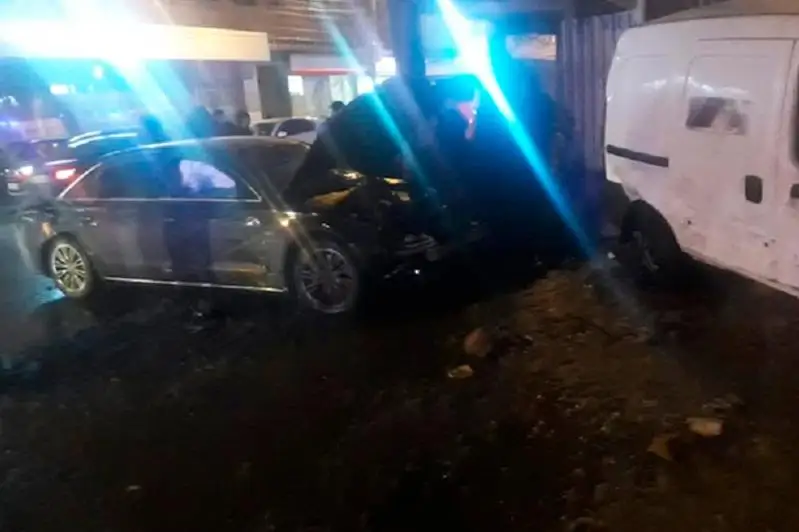 Reseıdegi iri jol apaty: avtokólik 12 adamdy qaqty