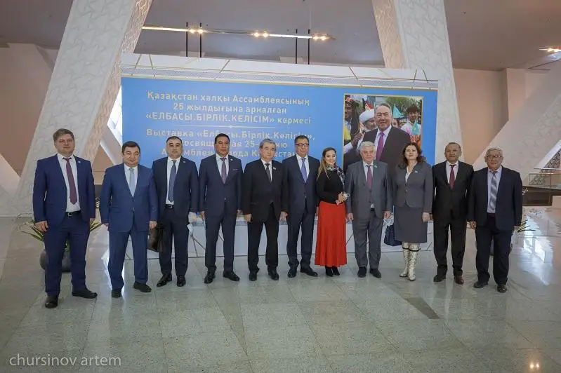 Elordada Qazaqstan halqy Assambleıasynyń «Elbasy. Birlik. Kelisim» kórmesi ashyldy