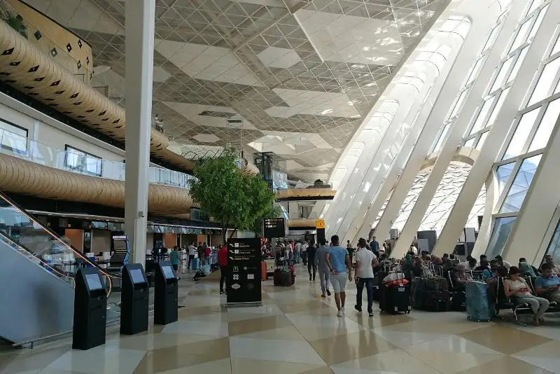 Ázerbaıjan sheteldikterden COVID-pasportyn talap etedi