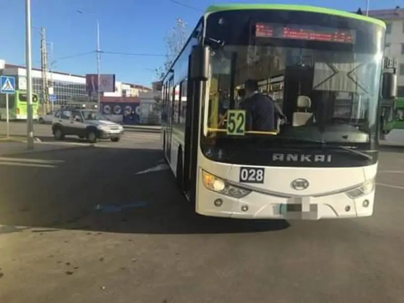 Atyraýda qoǵamdyq kólik jaıaý júrginshini basyp ketti