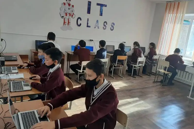 ShQO-da Tuńǵysh Prezıdent kúnine oraı oqýshylar arasynda Biryńǵaı dıktant kúni ótti